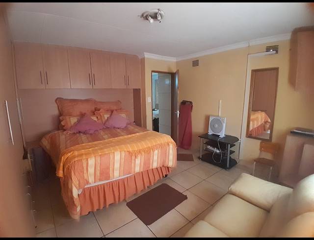 3 BEDROOM HOUSE FOR SALE IN MABOPANE  UNIT B